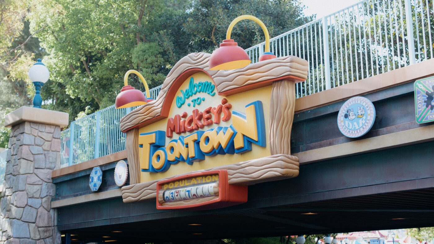 Exploring the Green Thumb of Mickey: The Environmental Initiatives of Disneyland and California Adventure